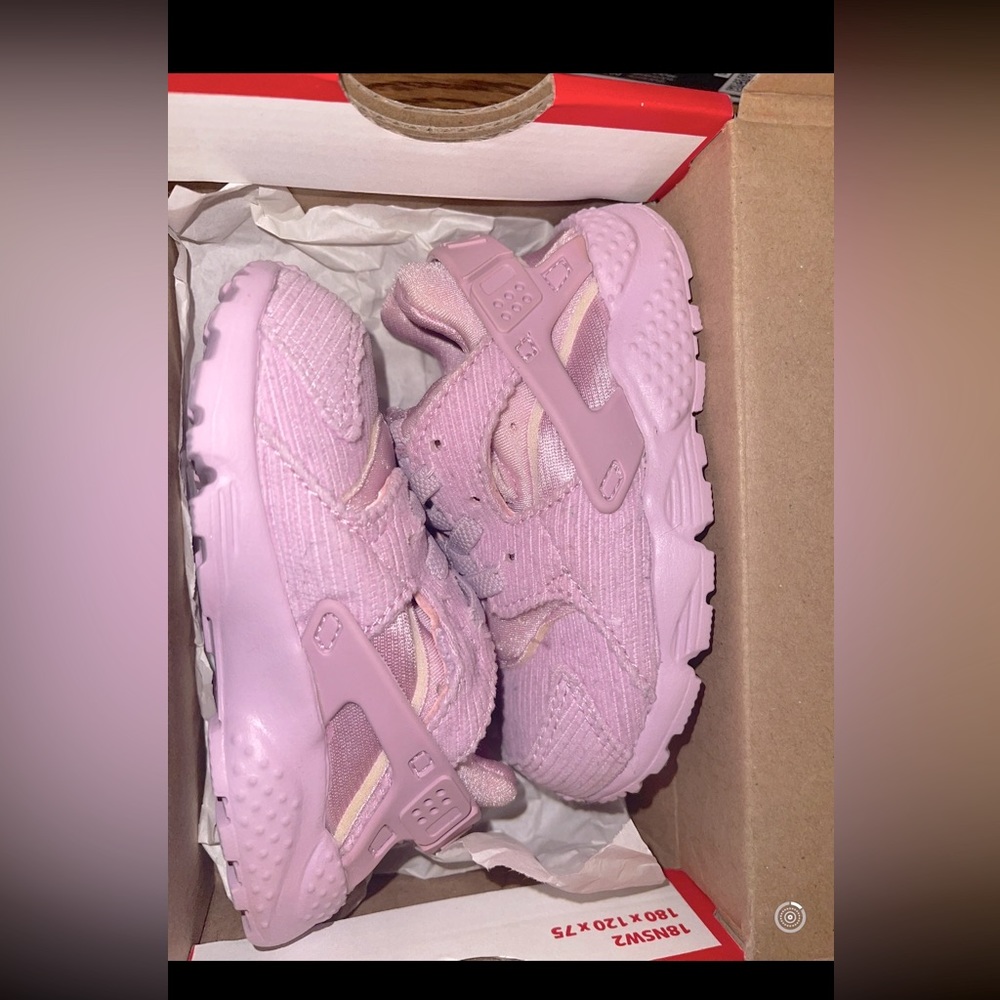 Nike huaraches run now size 7C